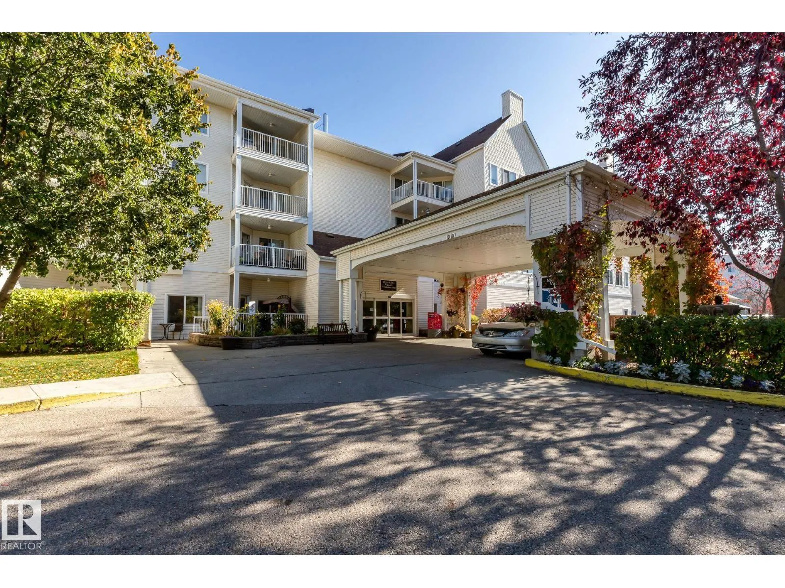 #302 78 MCKENNEY AV