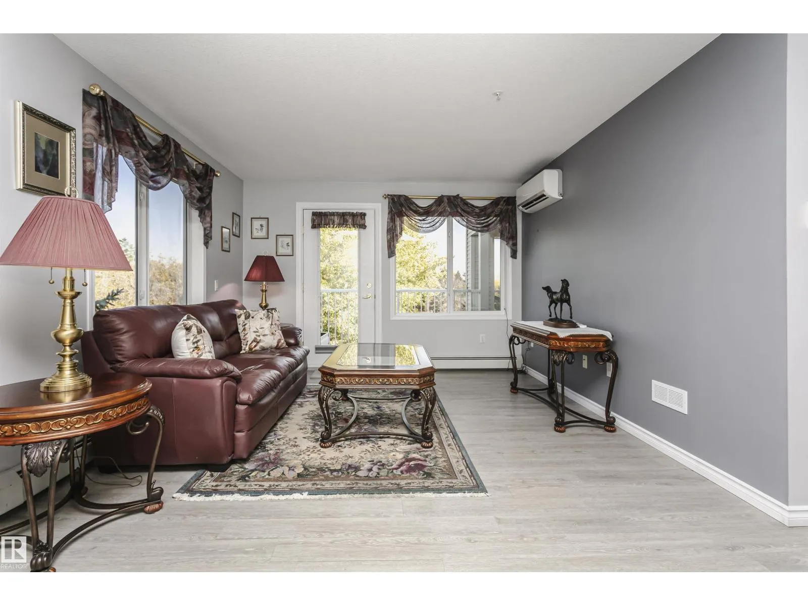 #302 78 MCKENNEY AV