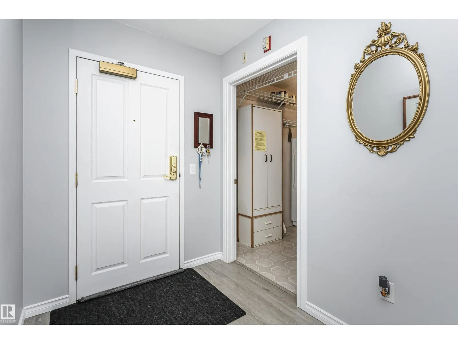 #302 78 MCKENNEY AV