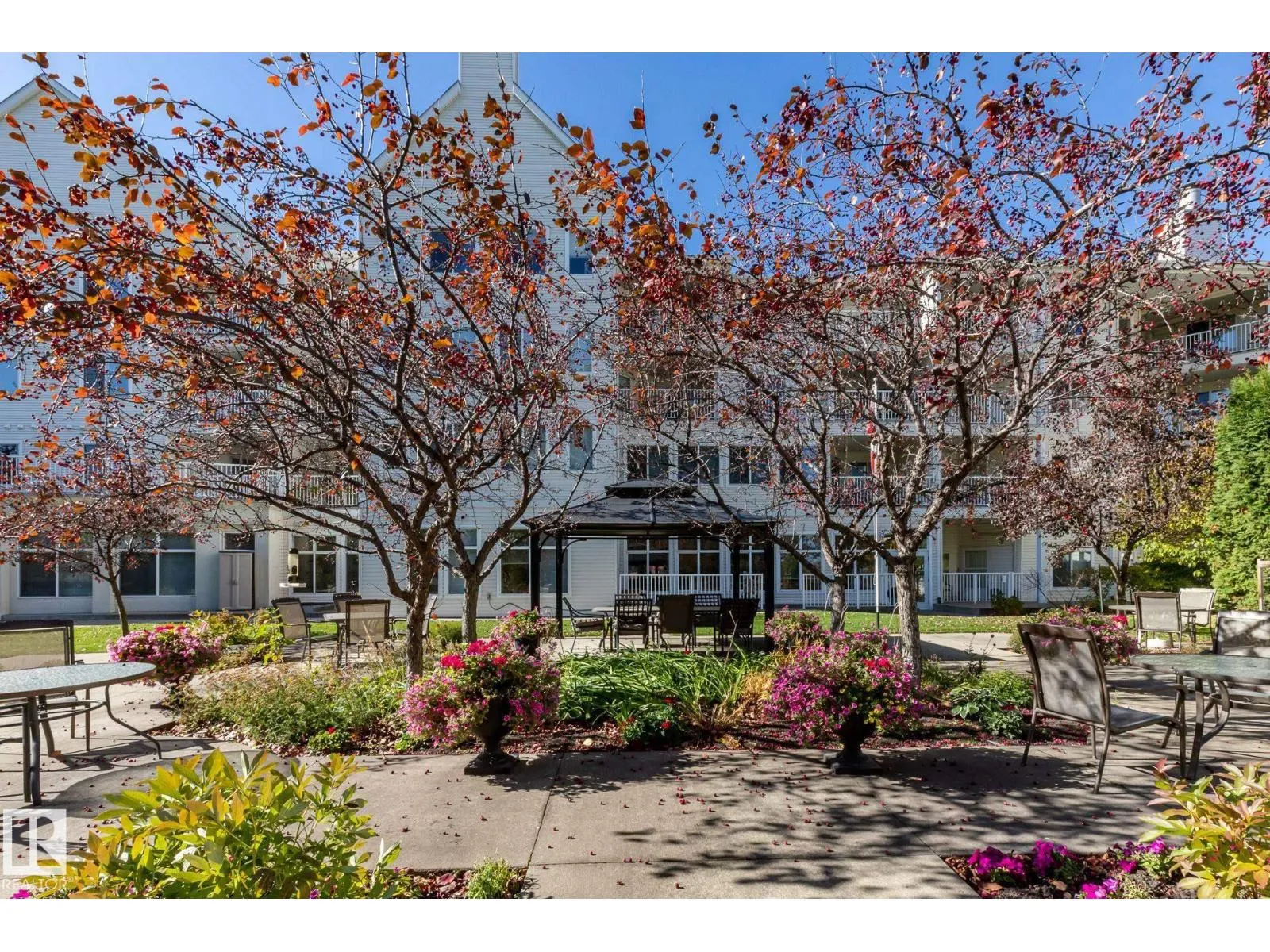 #302 78 MCKENNEY AV