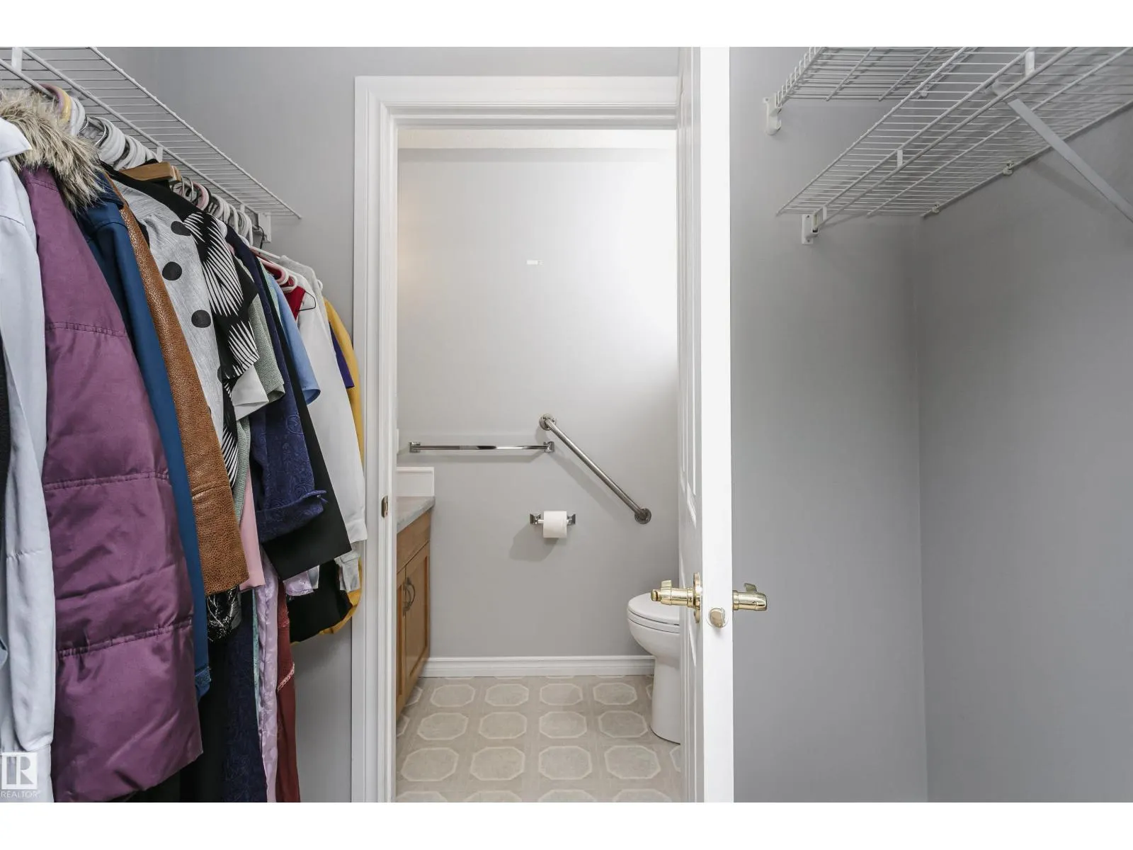 #302 78 MCKENNEY AV