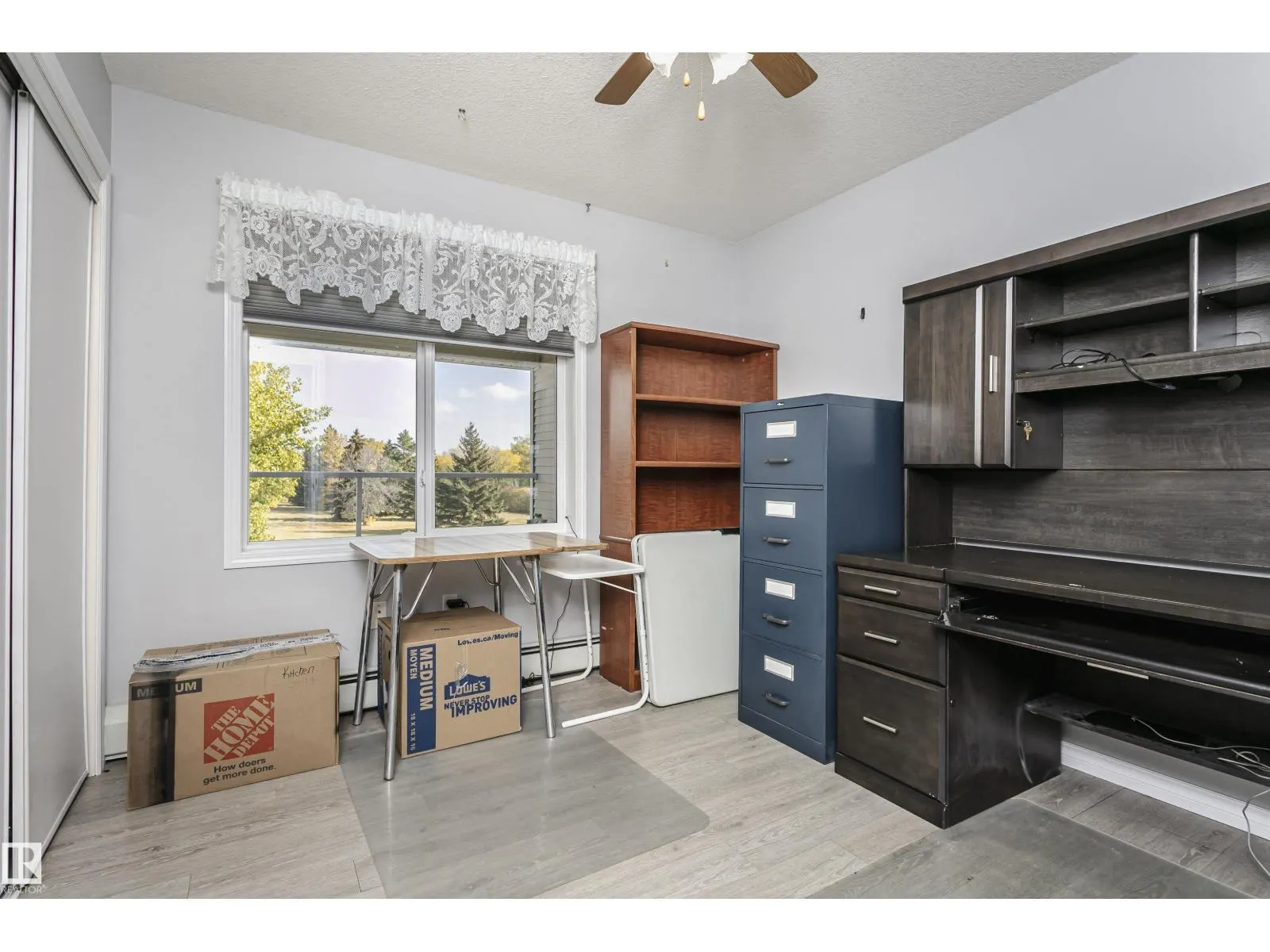 #302 78 MCKENNEY AV