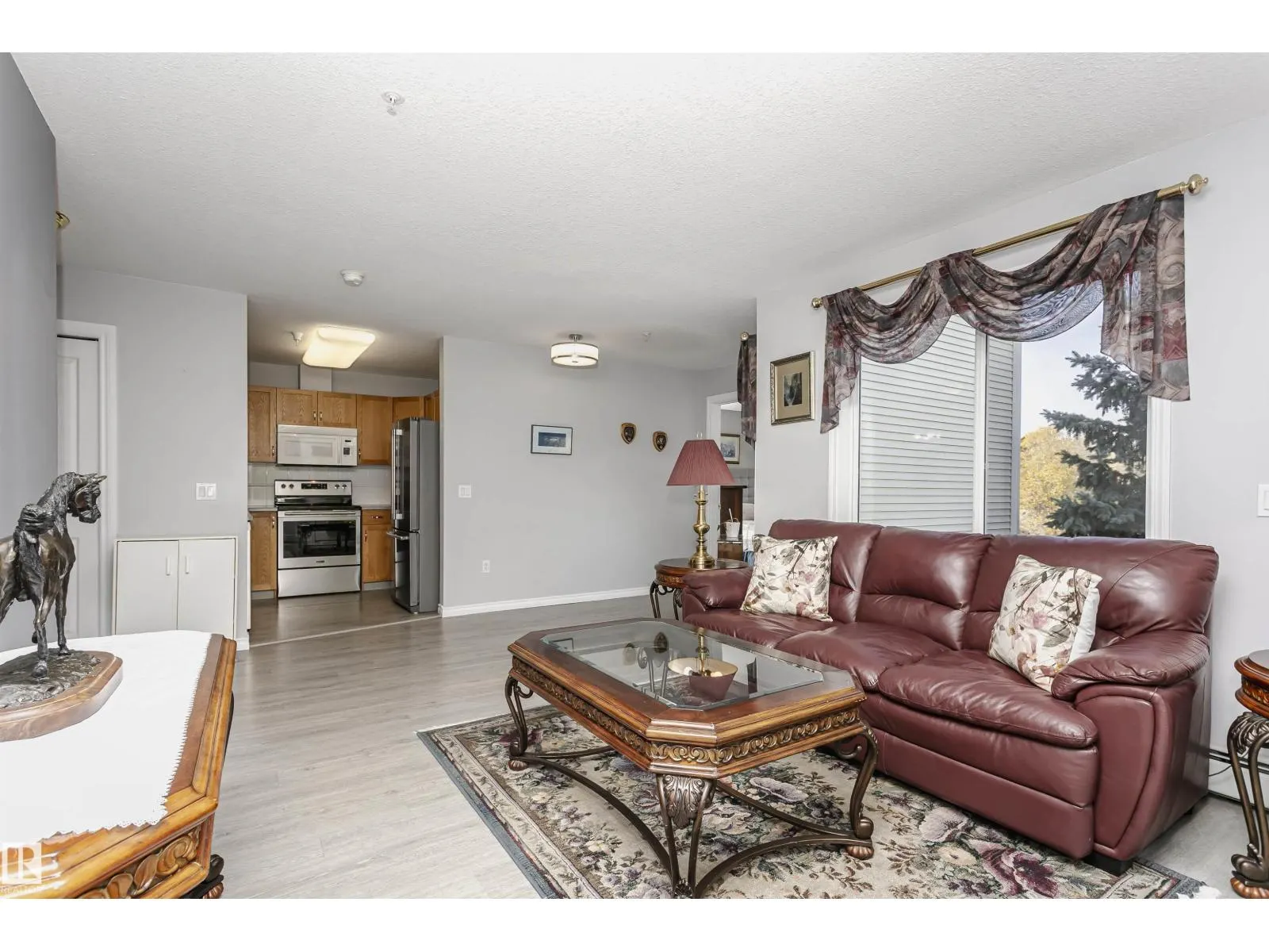 #302 78 MCKENNEY AV