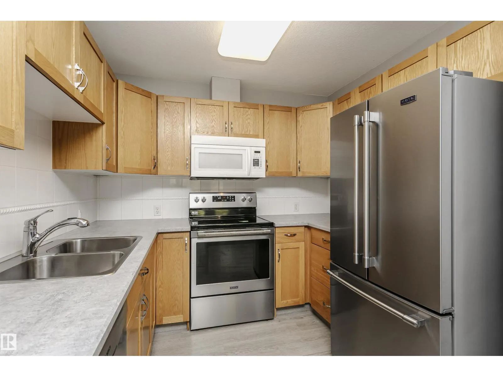 #302 78 MCKENNEY AV