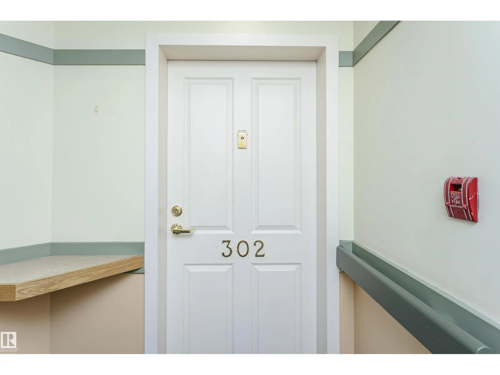 #302 78 MCKENNEY AV