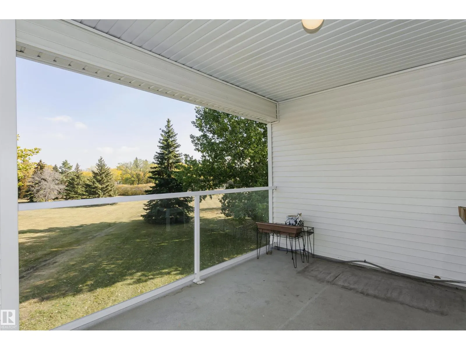 #302 78 MCKENNEY AV