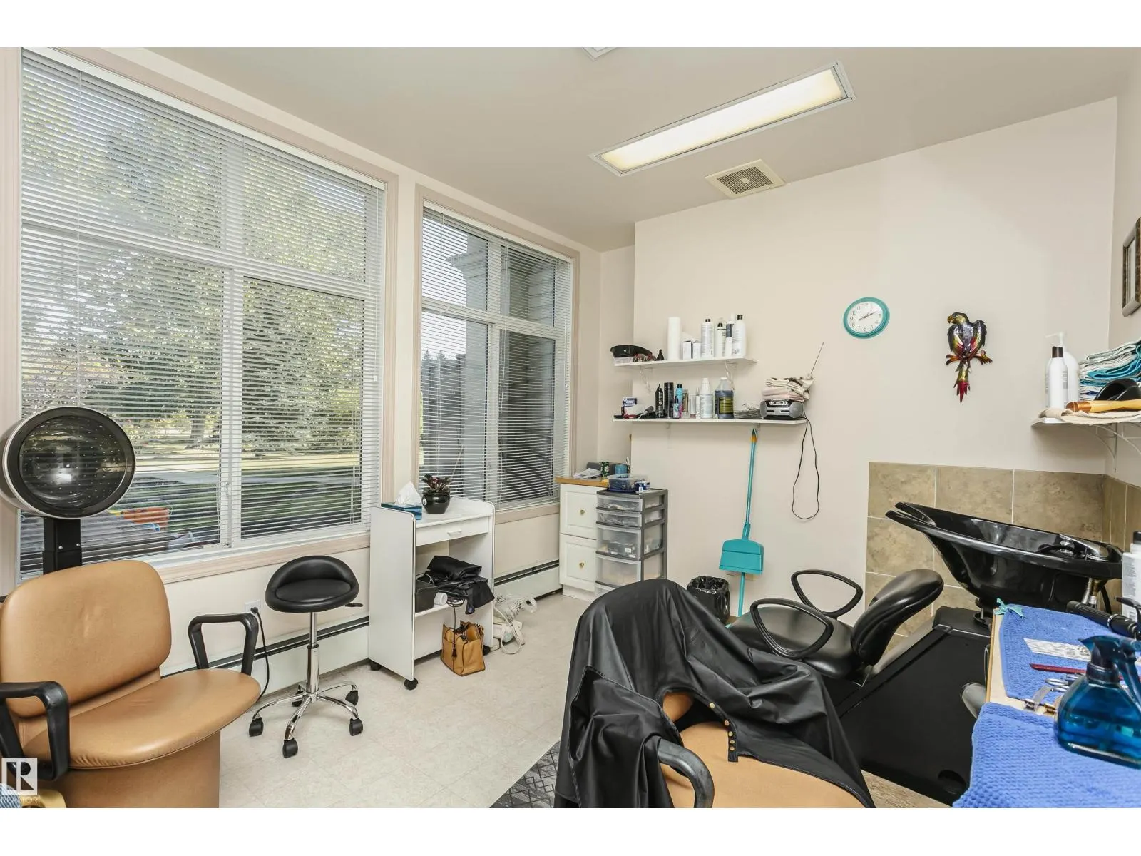 #302 78 MCKENNEY AV