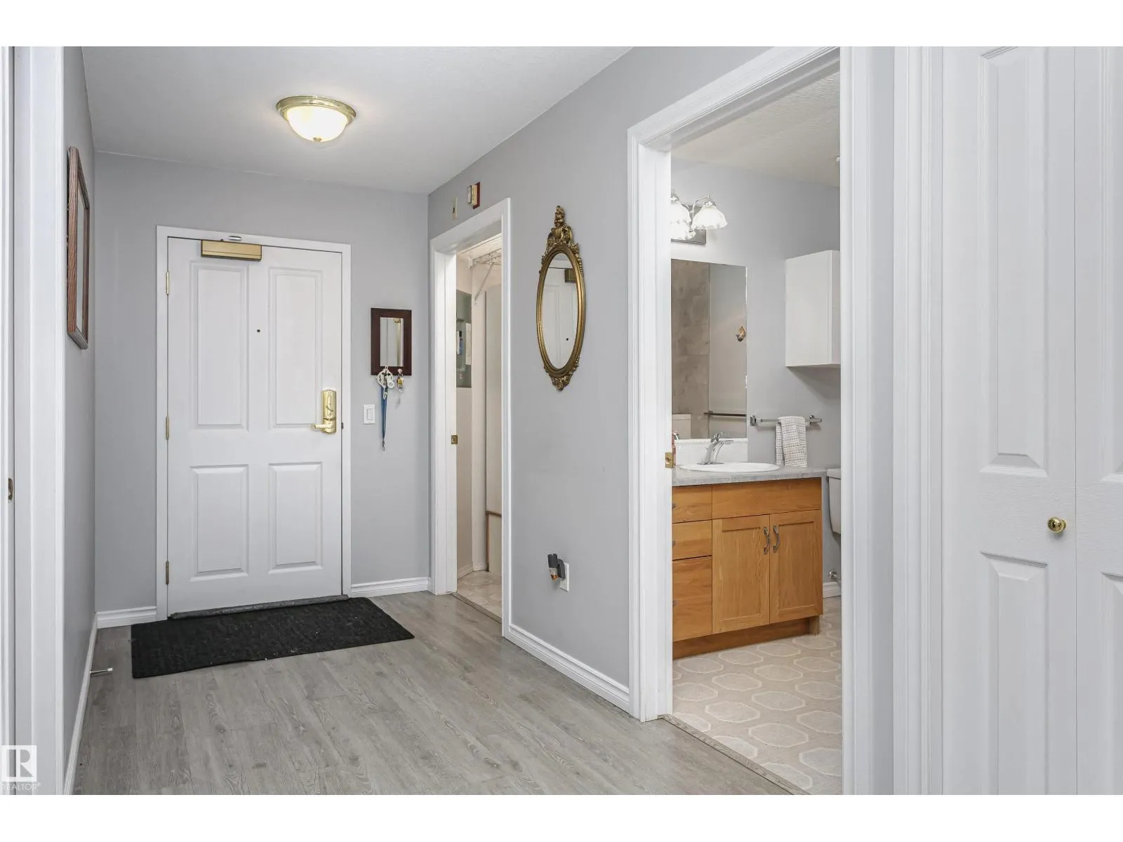 #302 78 MCKENNEY AV