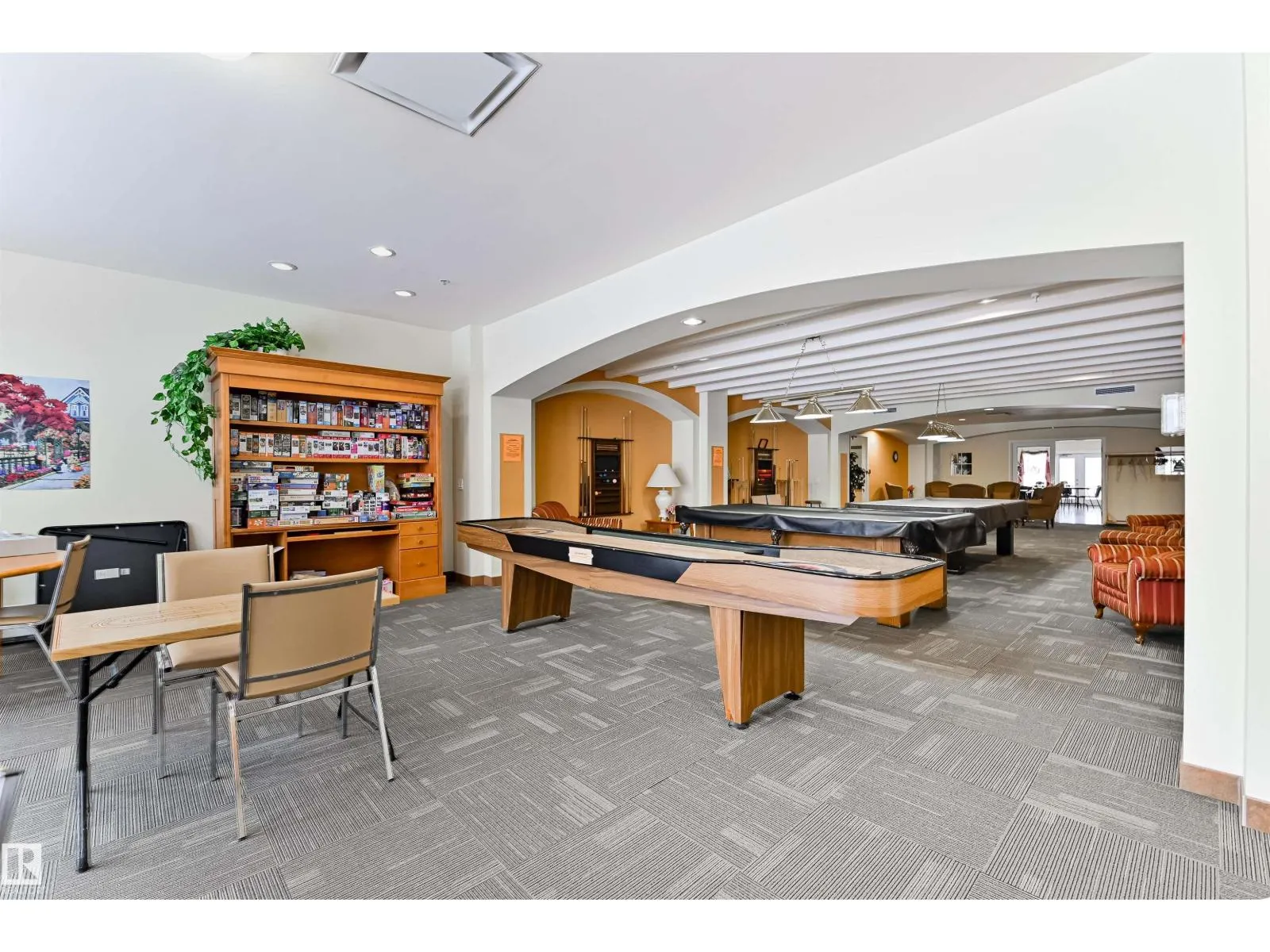 #302 78 MCKENNEY AV