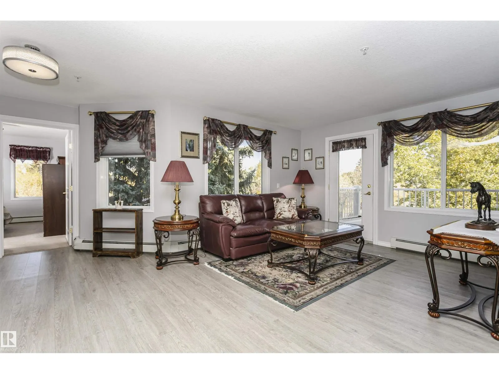 #302 78 MCKENNEY AV