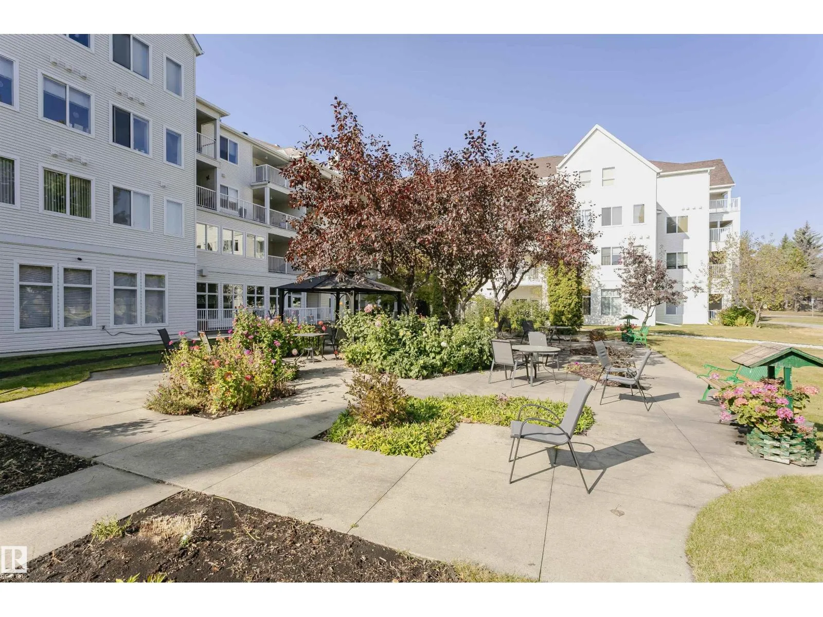 #302 78 MCKENNEY AV