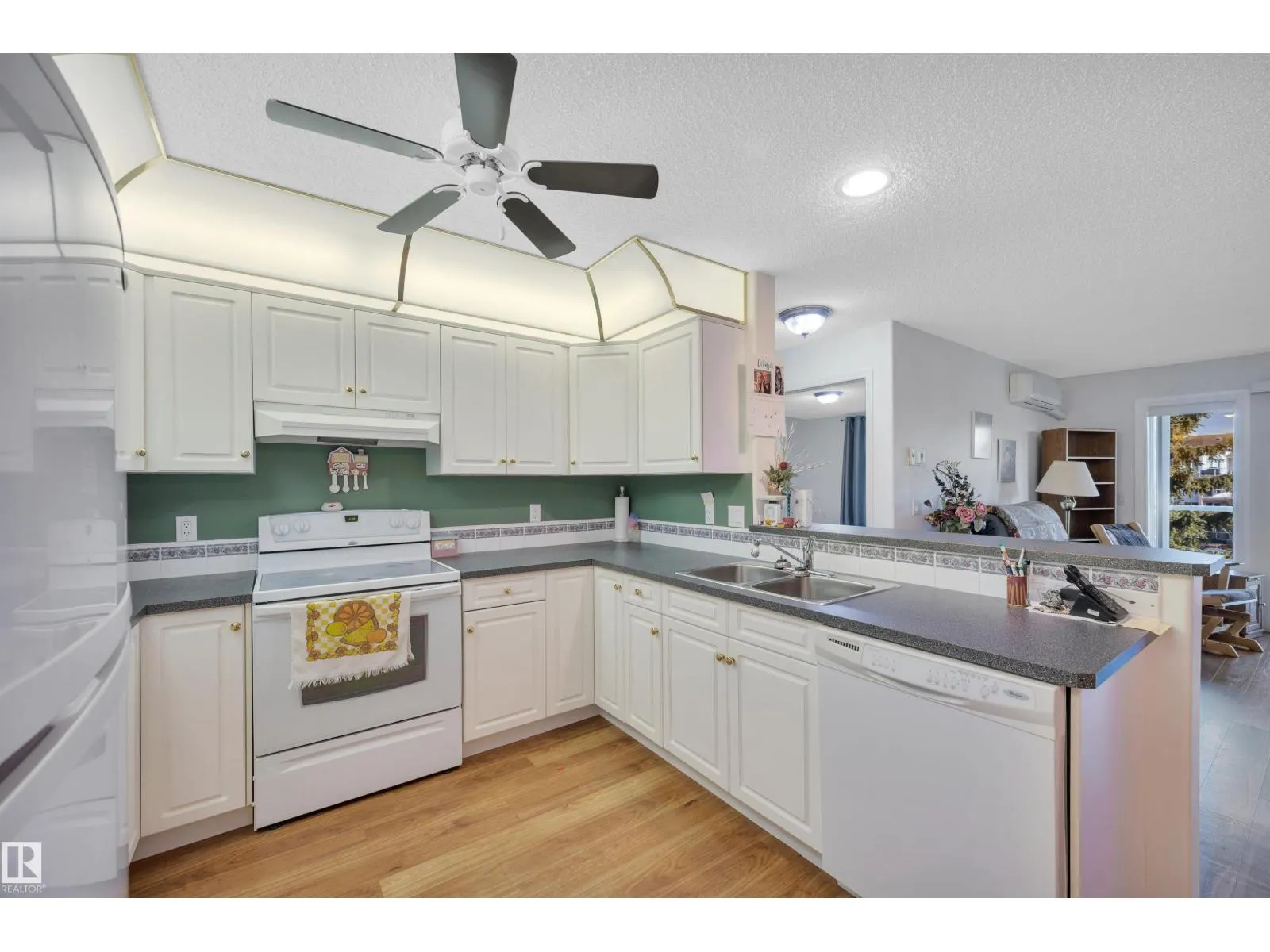 #302 70 CRYSTAL LN