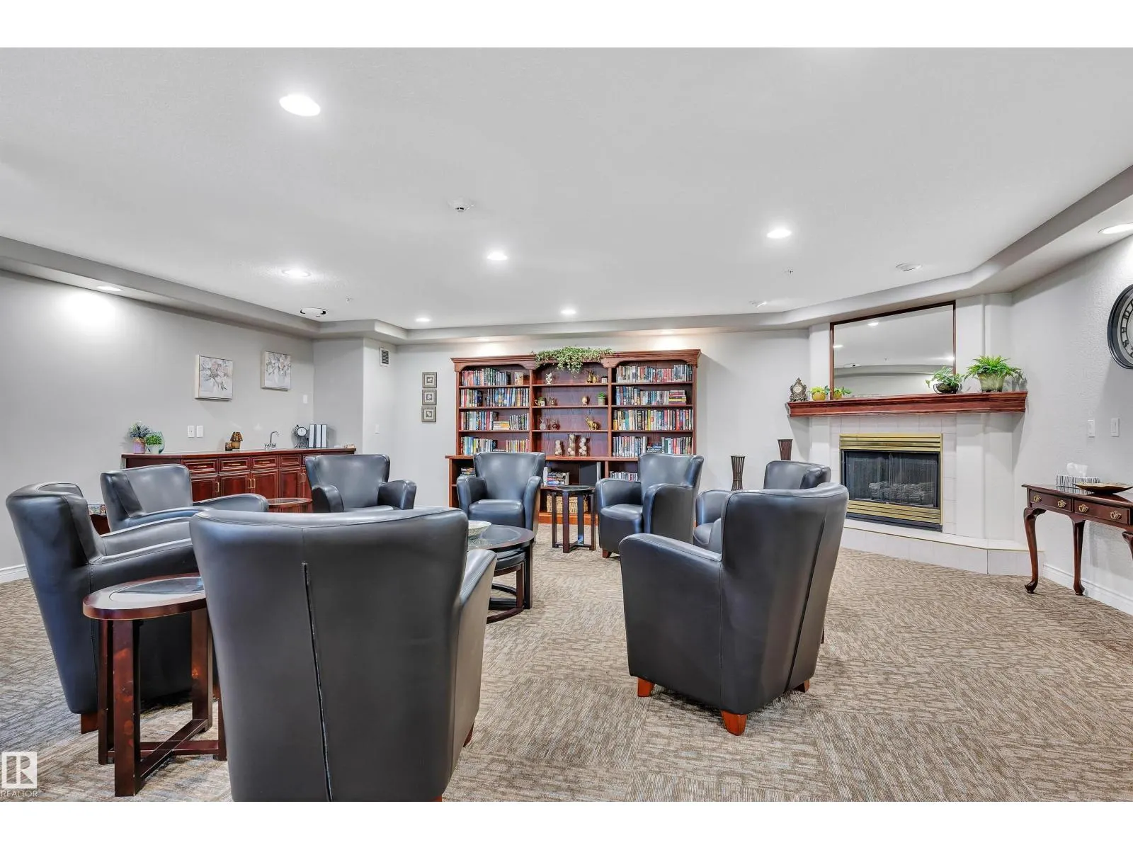 #302 70 CRYSTAL LN