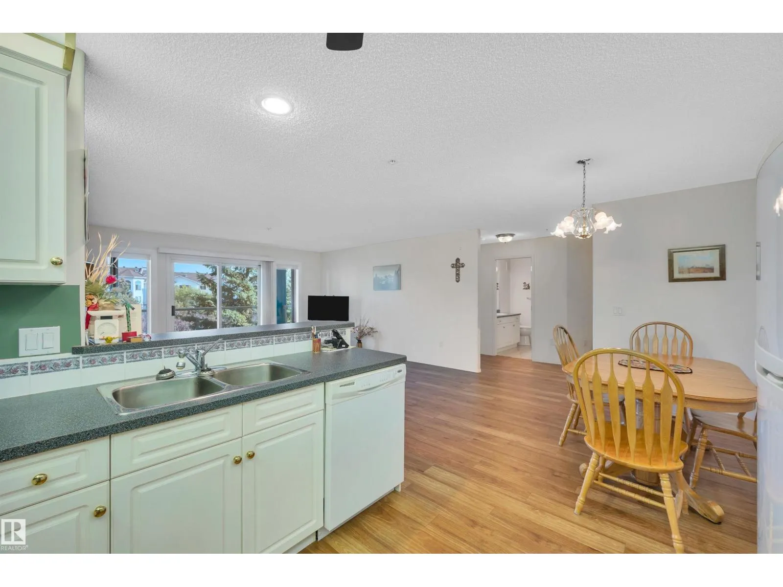 #302 70 CRYSTAL LN