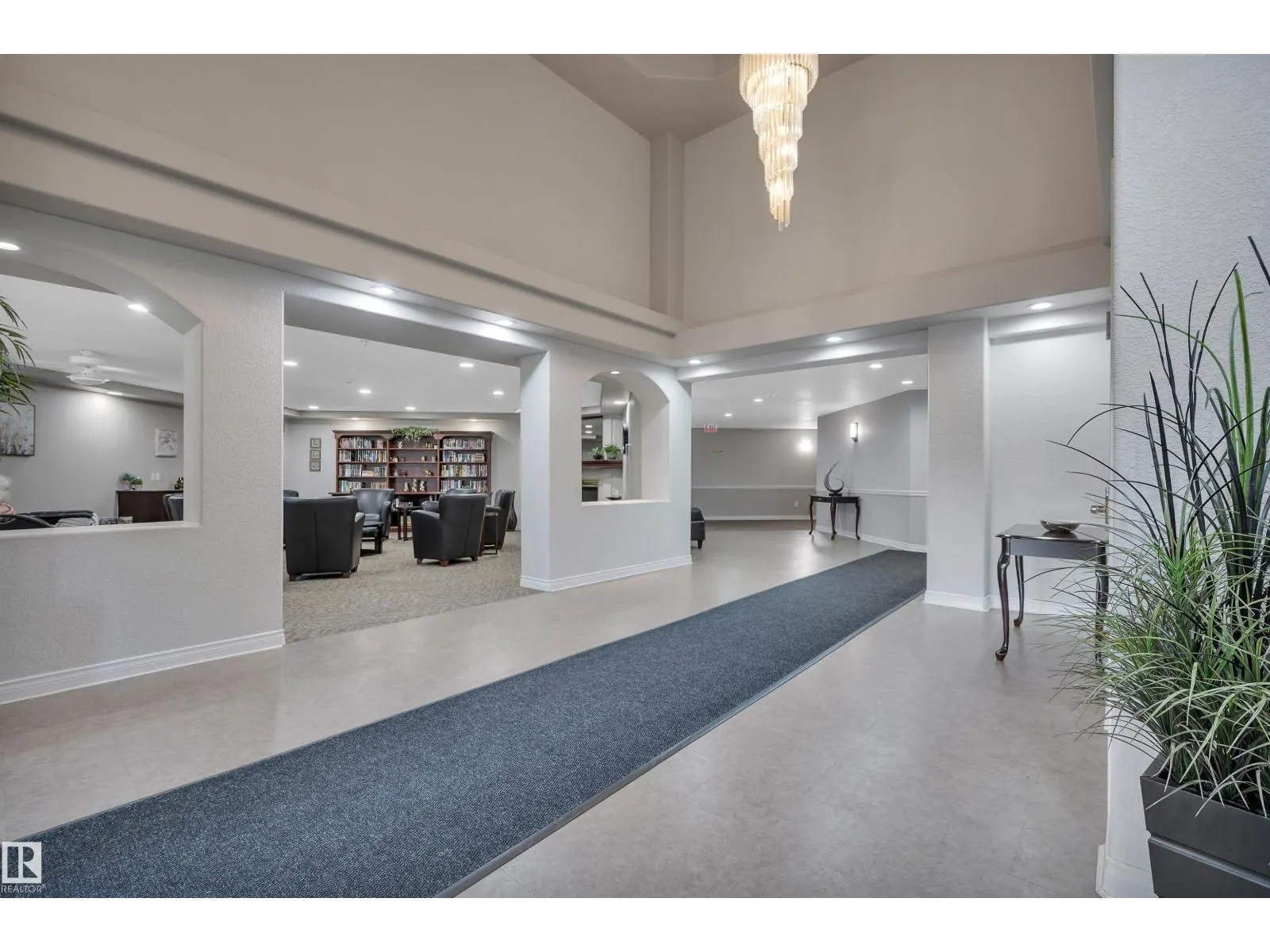 #302 70 CRYSTAL LN