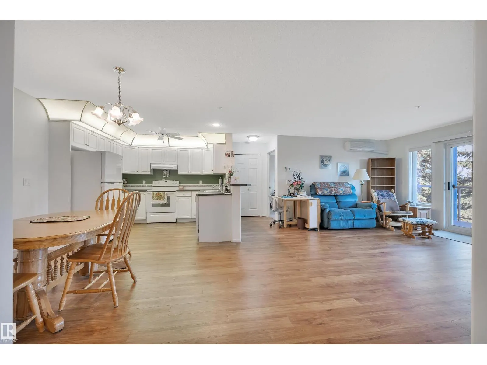 #302 70 CRYSTAL LN