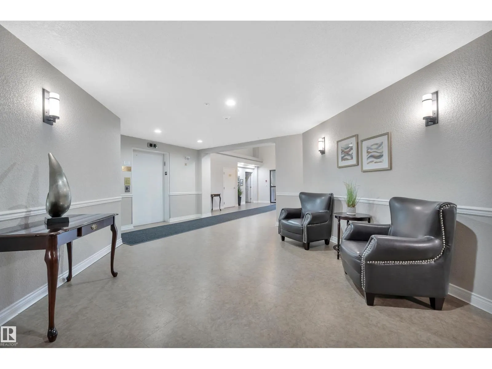 #302 70 CRYSTAL LN
