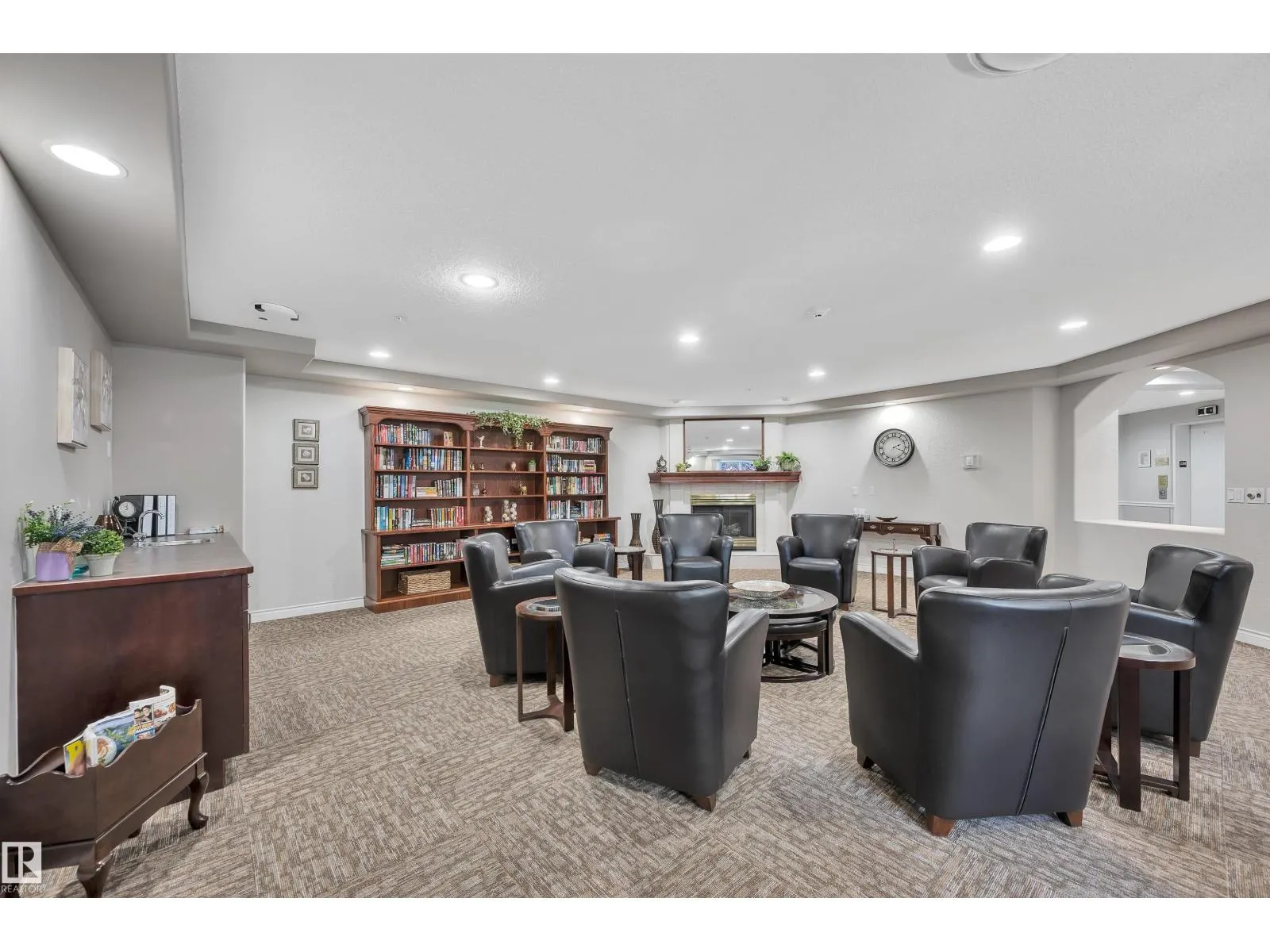 #302 70 CRYSTAL LN