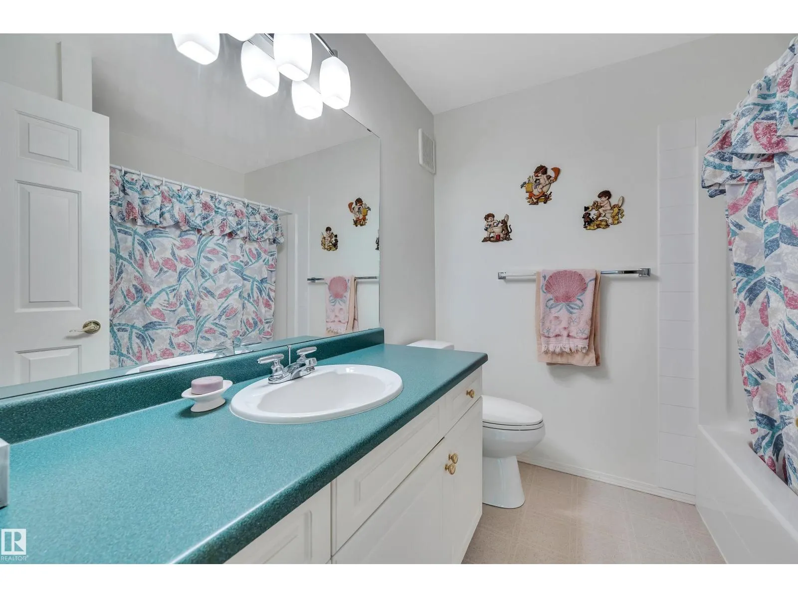 #302 70 CRYSTAL LN