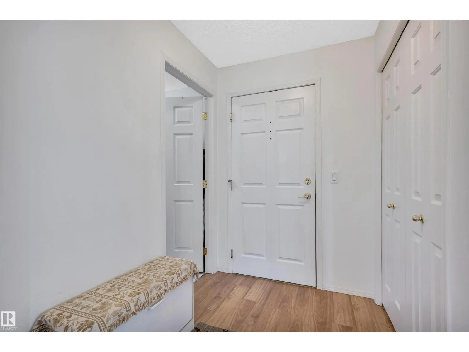 #302 70 CRYSTAL LN