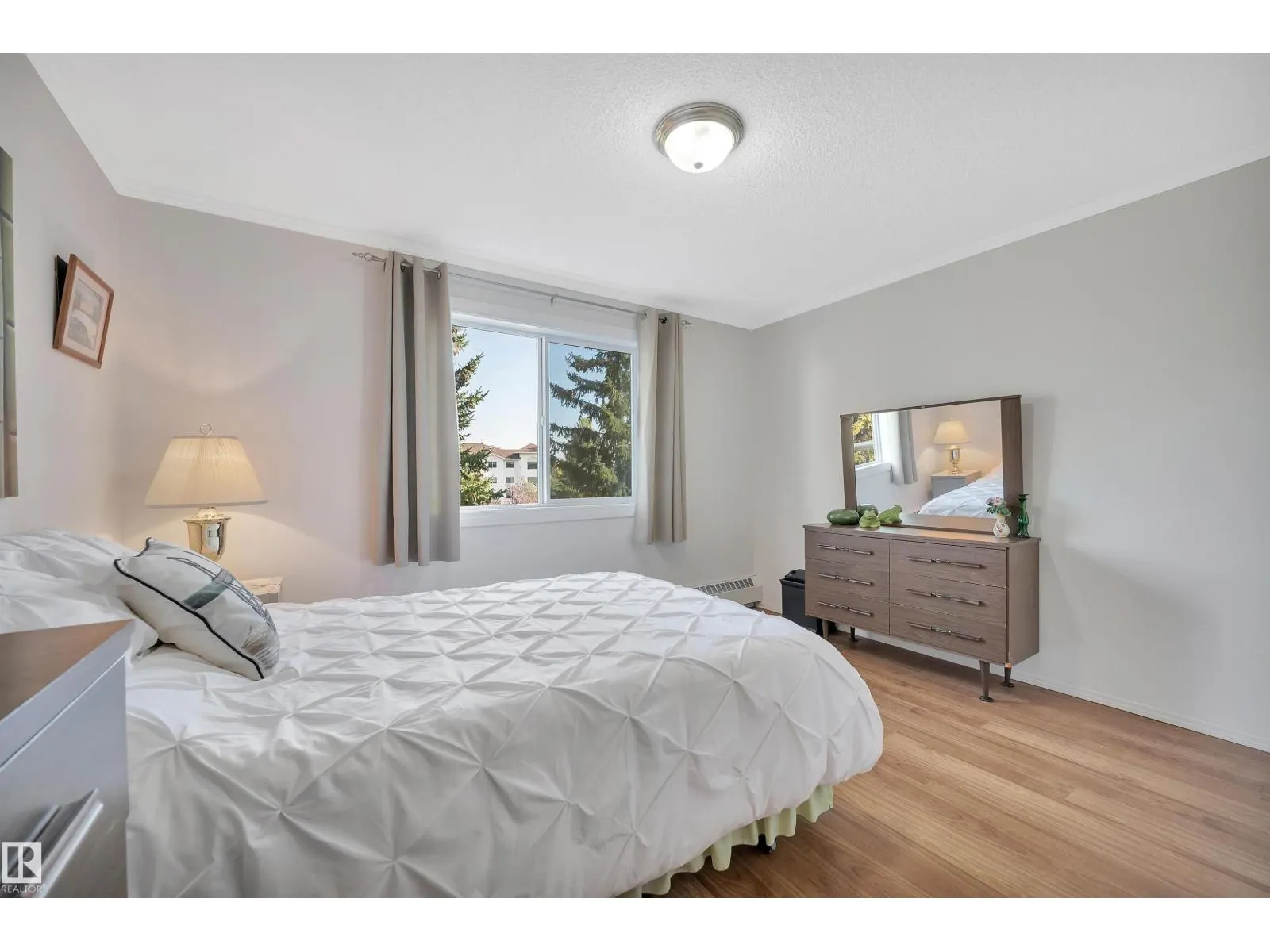#302 70 CRYSTAL LN