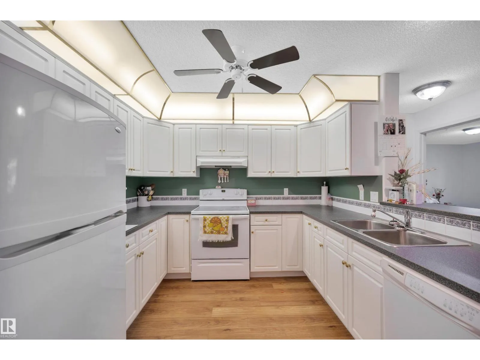#302 70 CRYSTAL LN