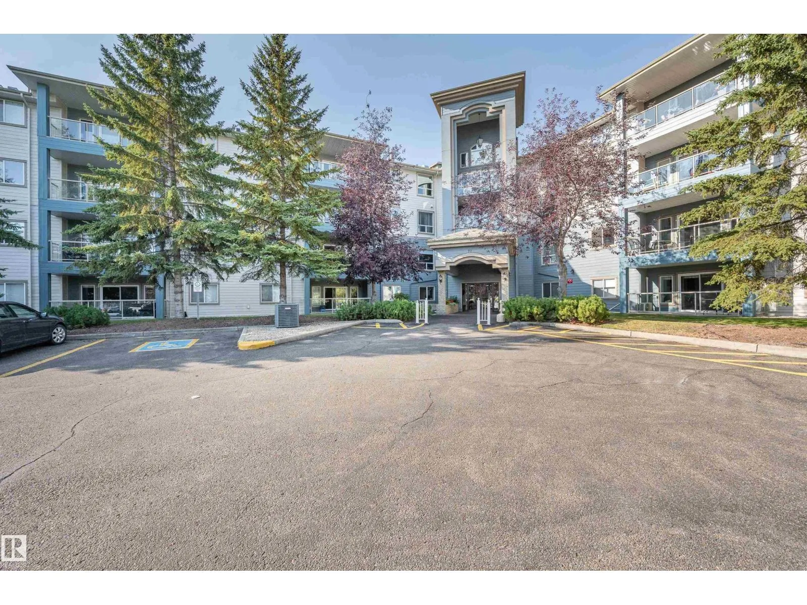 #302 70 CRYSTAL LN