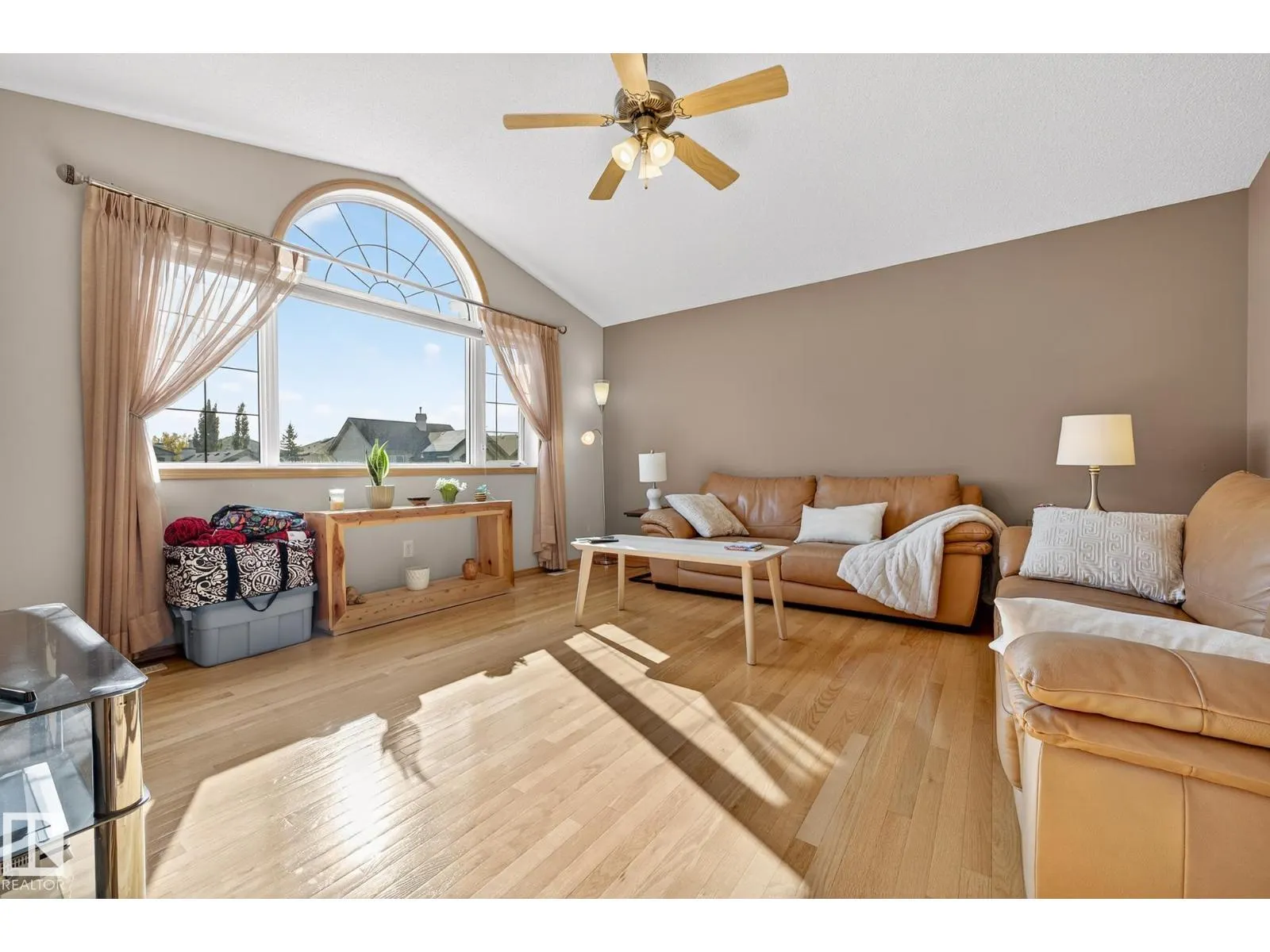 310 HILLIARD CL NW
