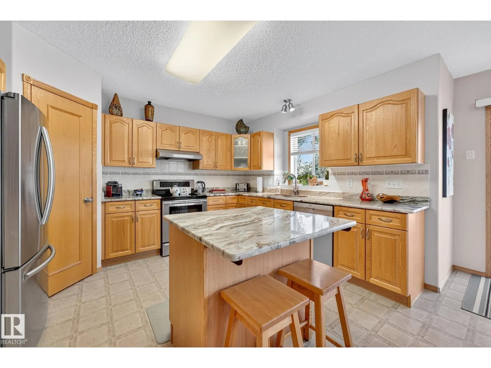 310 HILLIARD CL NW