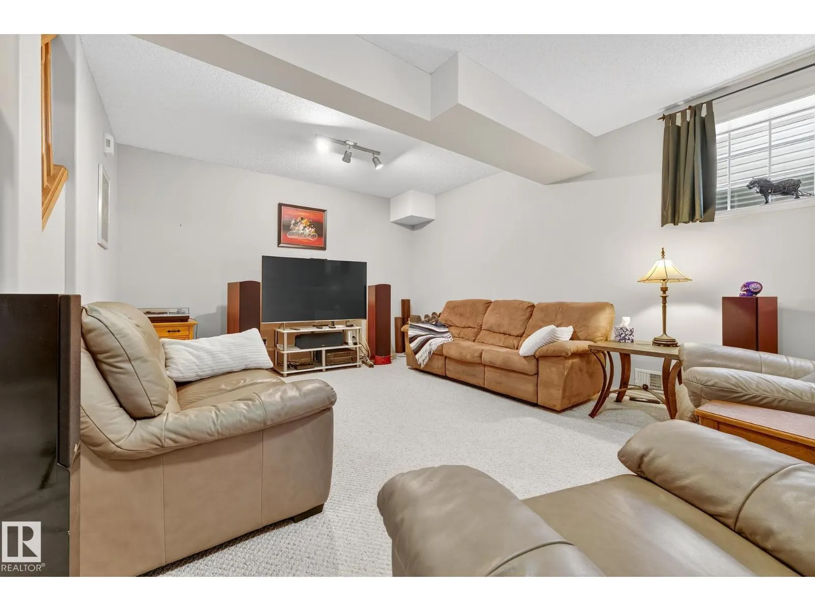 310 HILLIARD CL NW