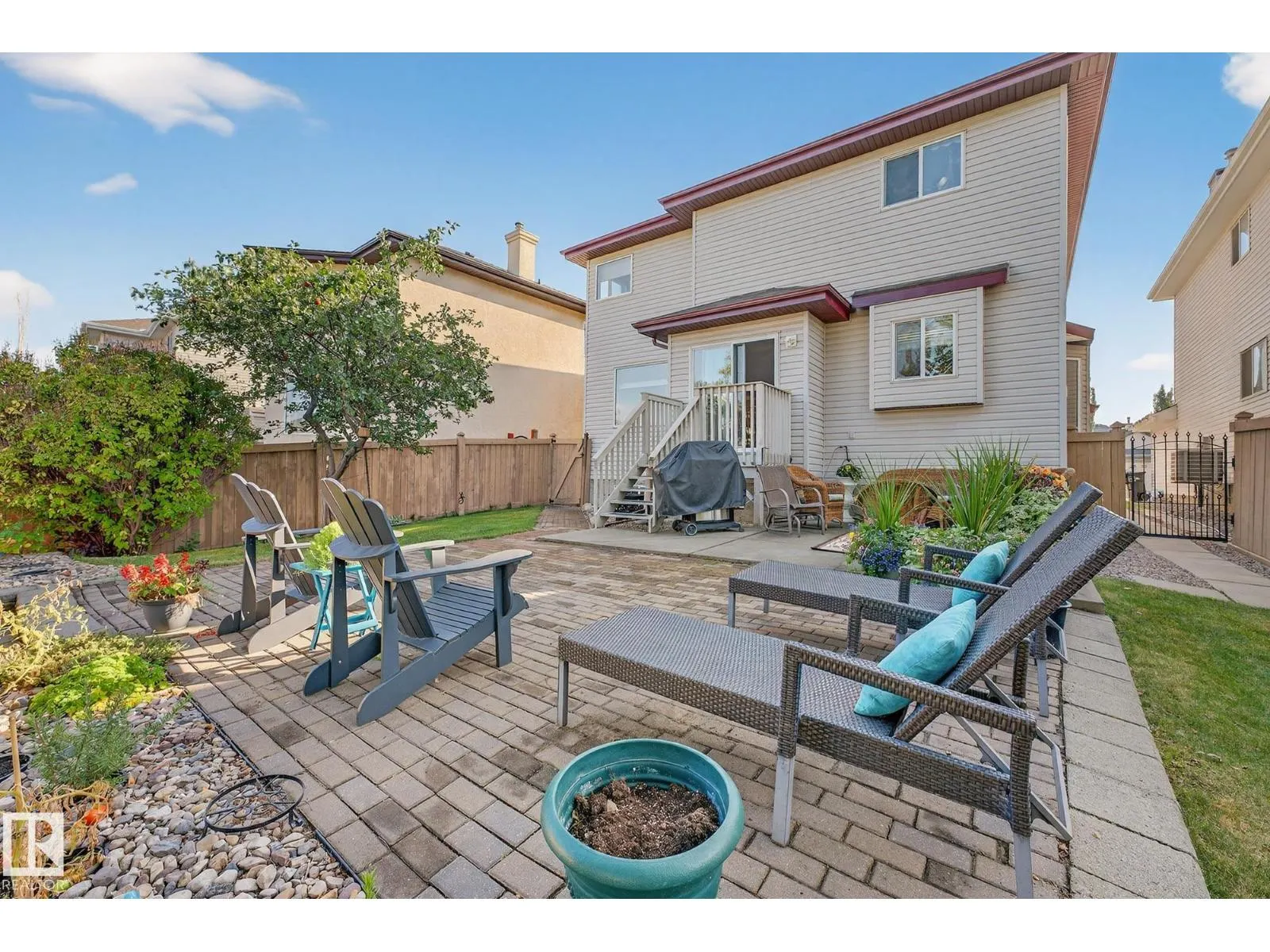 310 HILLIARD CL NW
