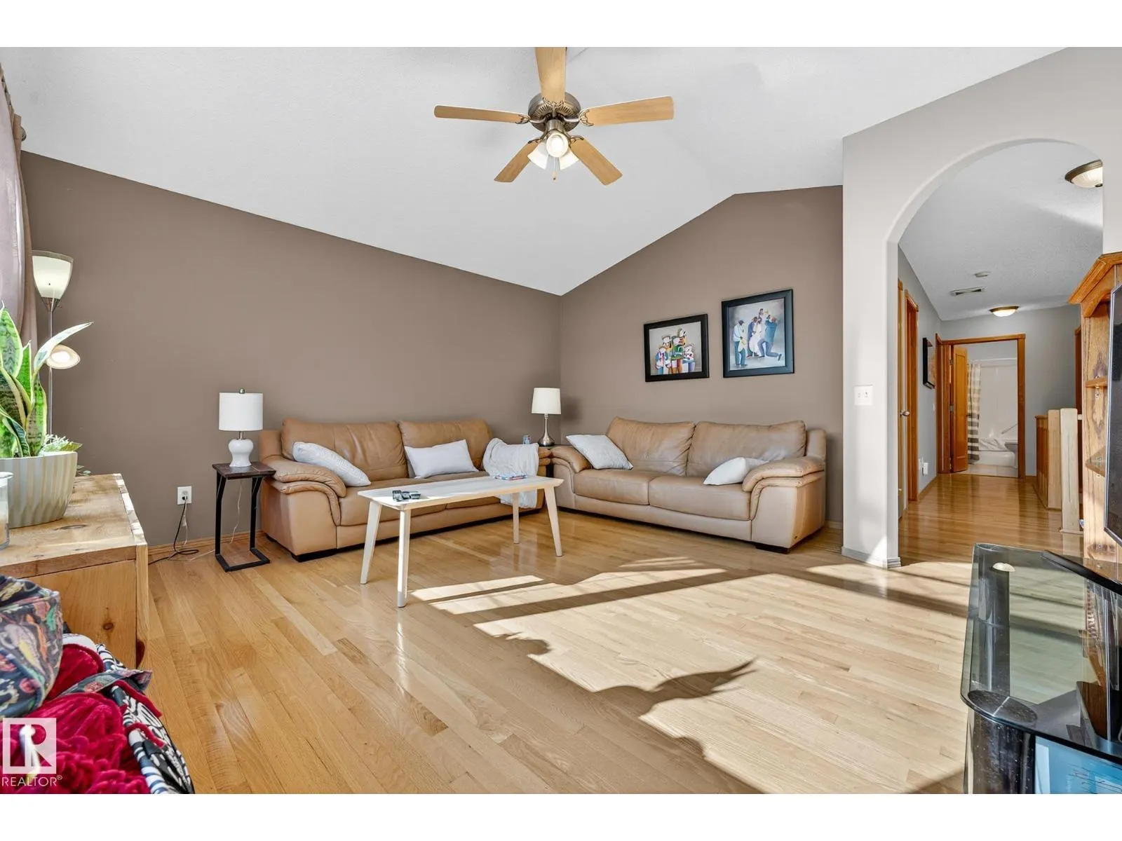 310 HILLIARD CL NW