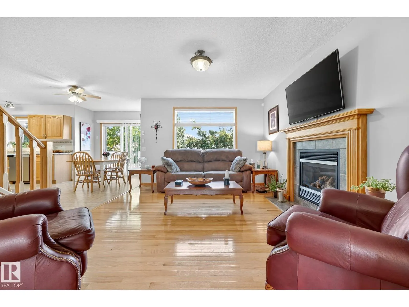 310 HILLIARD CL NW