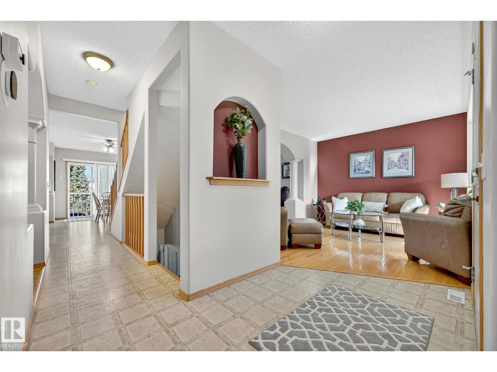 310 HILLIARD CL NW