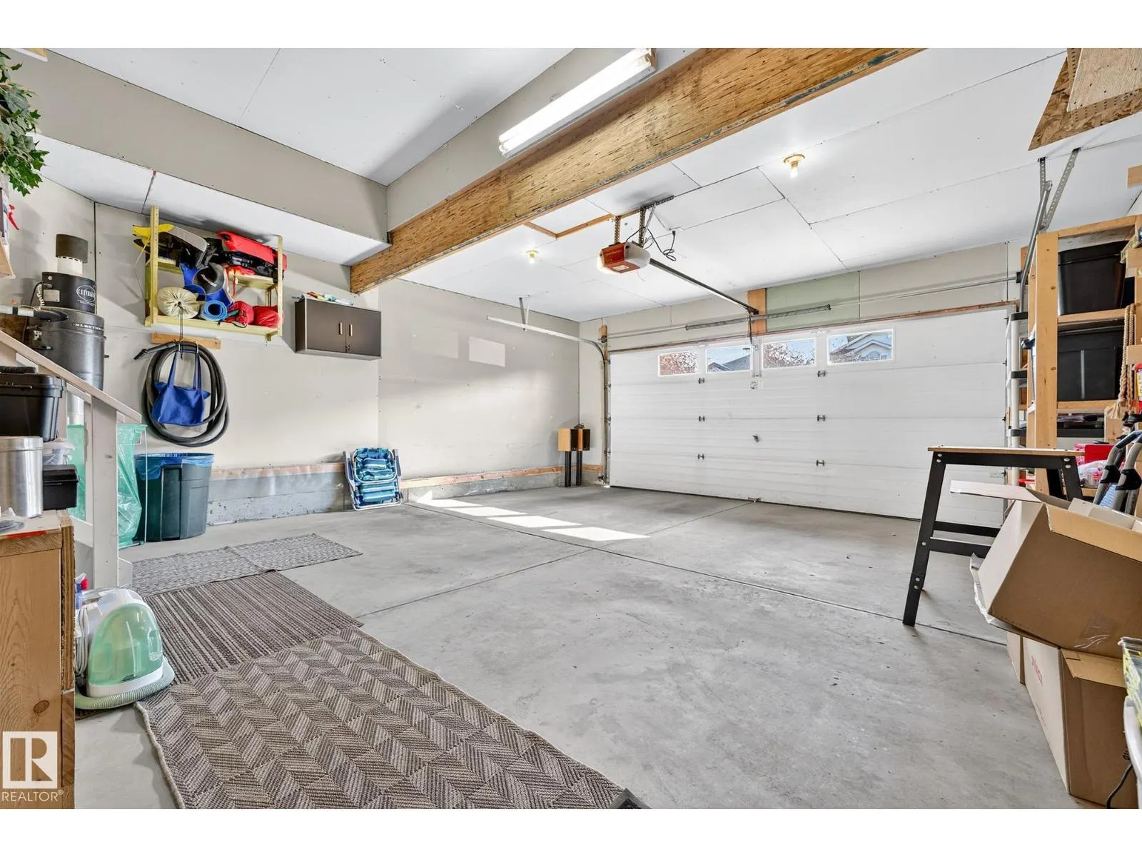 310 HILLIARD CL NW