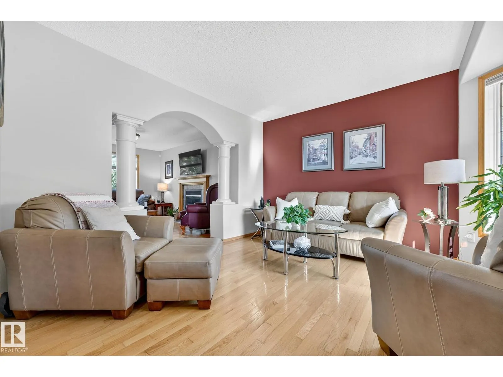 310 HILLIARD CL NW