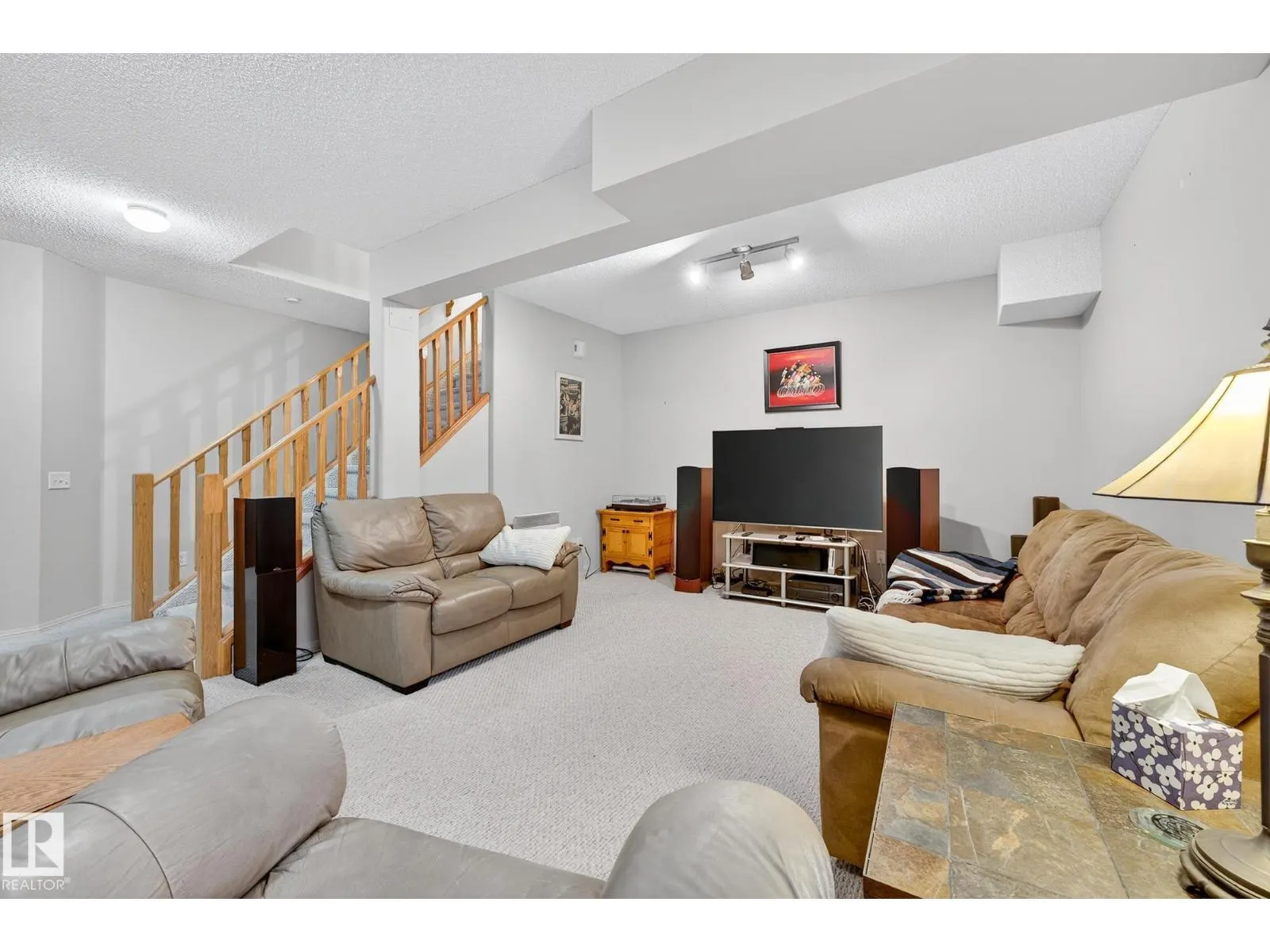 310 HILLIARD CL NW