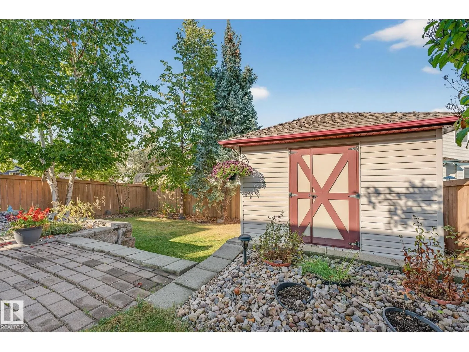 310 HILLIARD CL NW