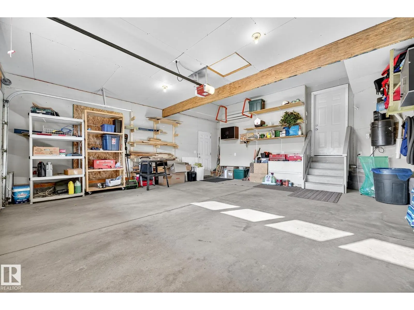 310 HILLIARD CL NW