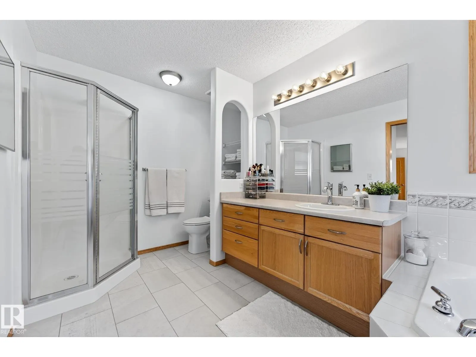 310 HILLIARD CL NW