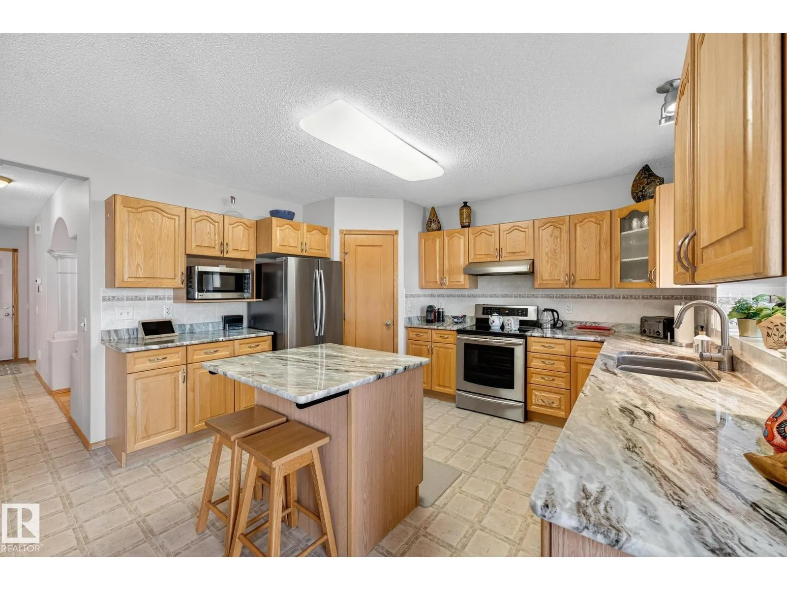 310 HILLIARD CL NW