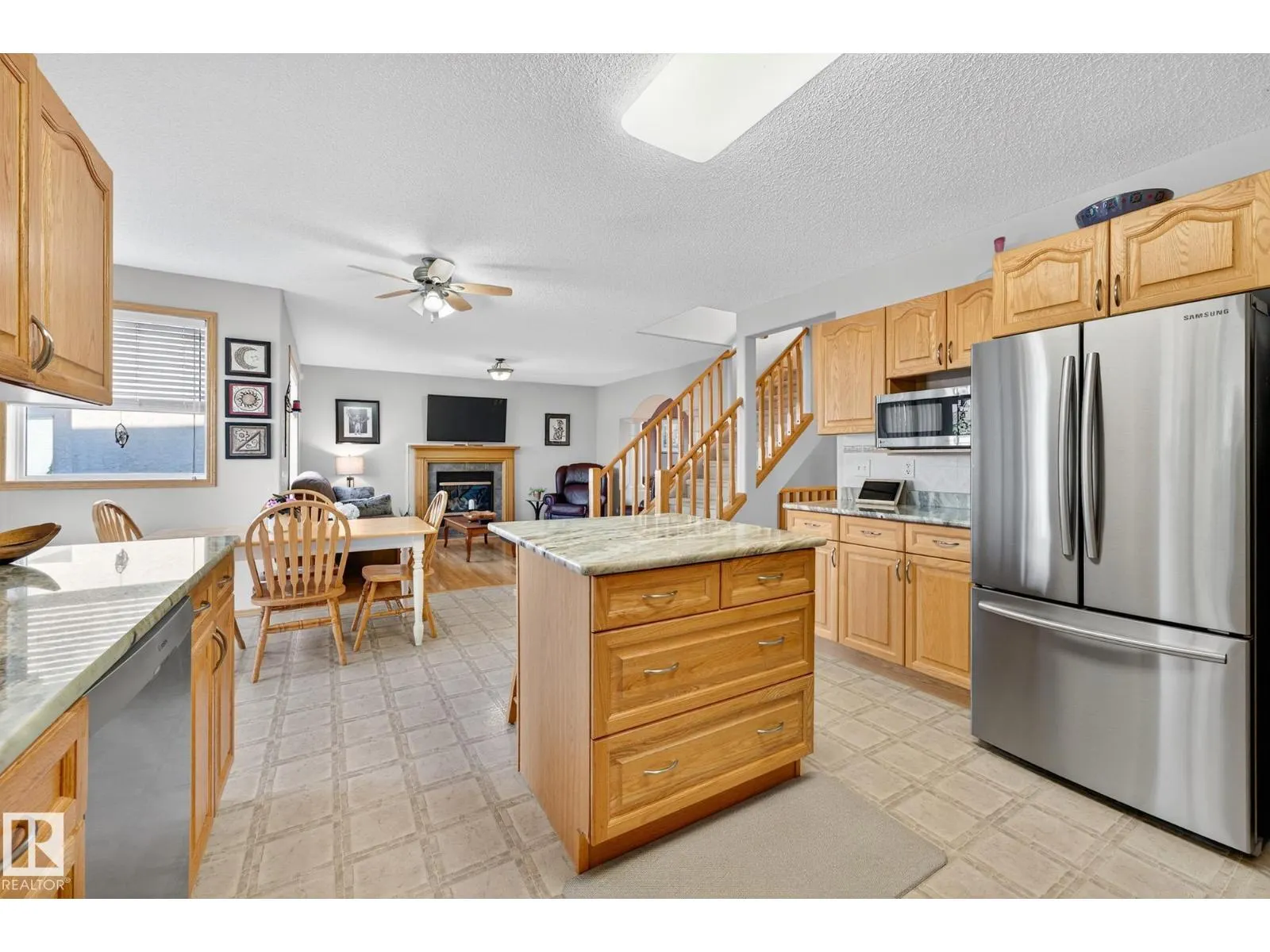 310 HILLIARD CL NW