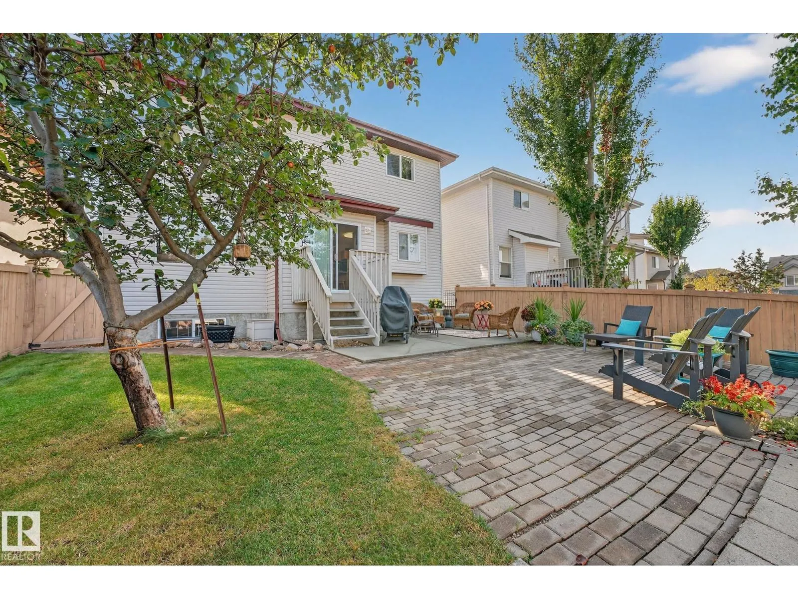310 HILLIARD CL NW