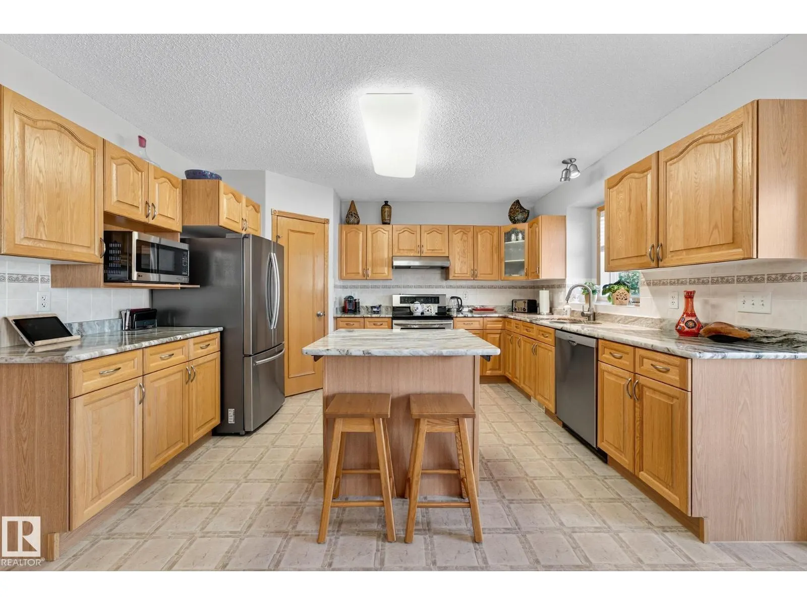 310 HILLIARD CL NW