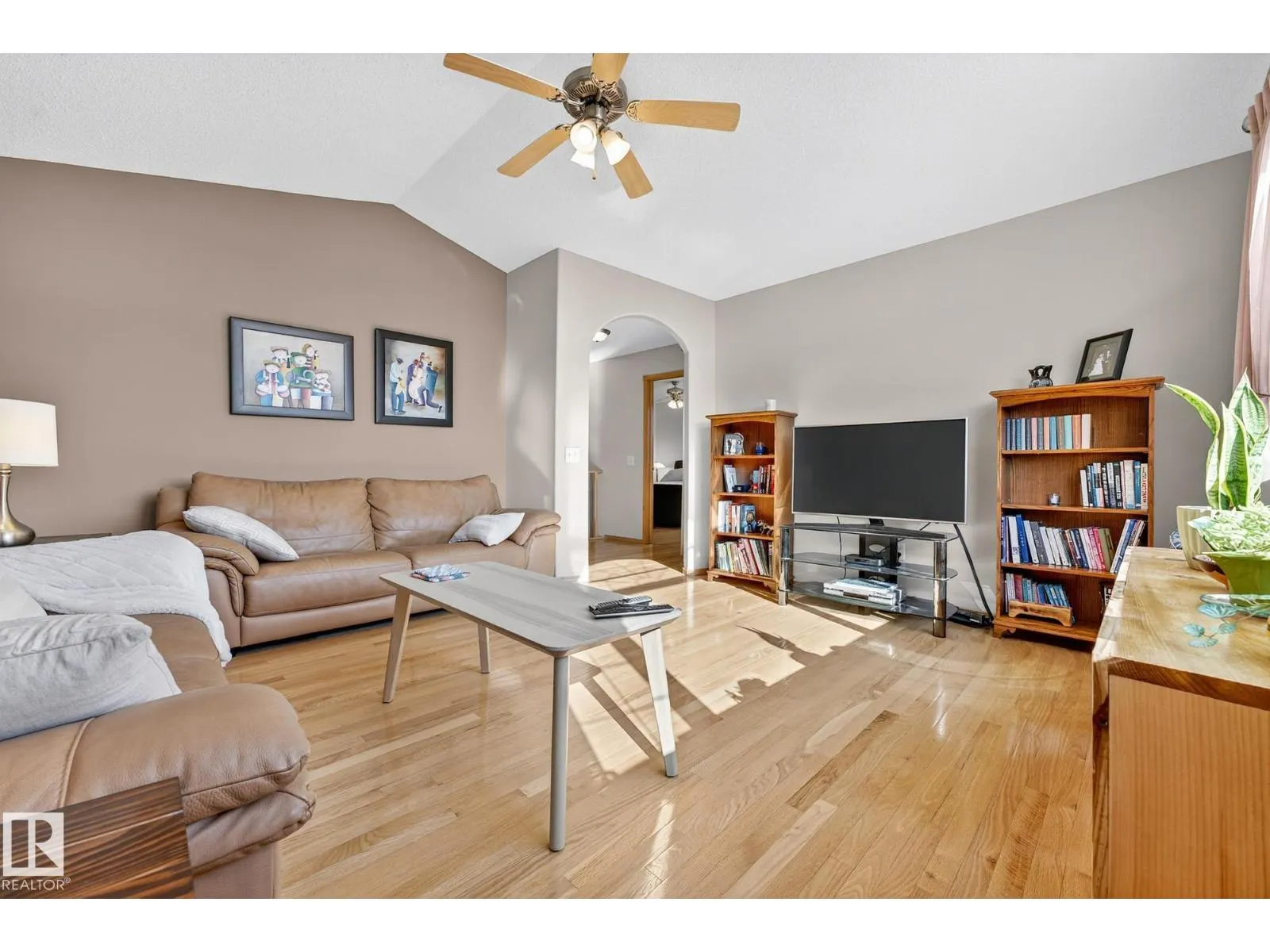 310 HILLIARD CL NW