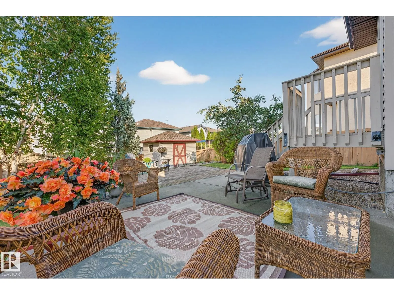 310 HILLIARD CL NW
