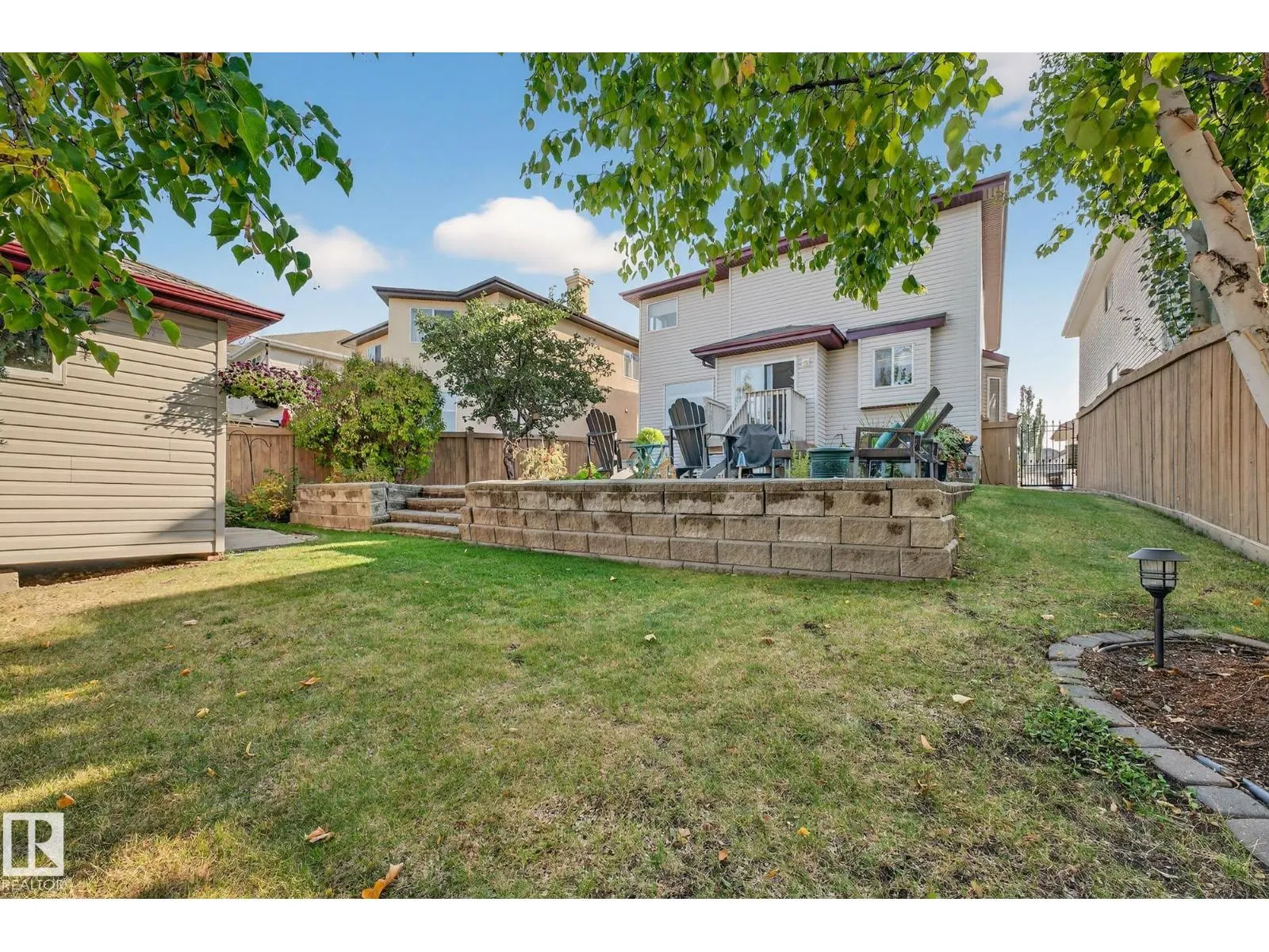 310 HILLIARD CL NW