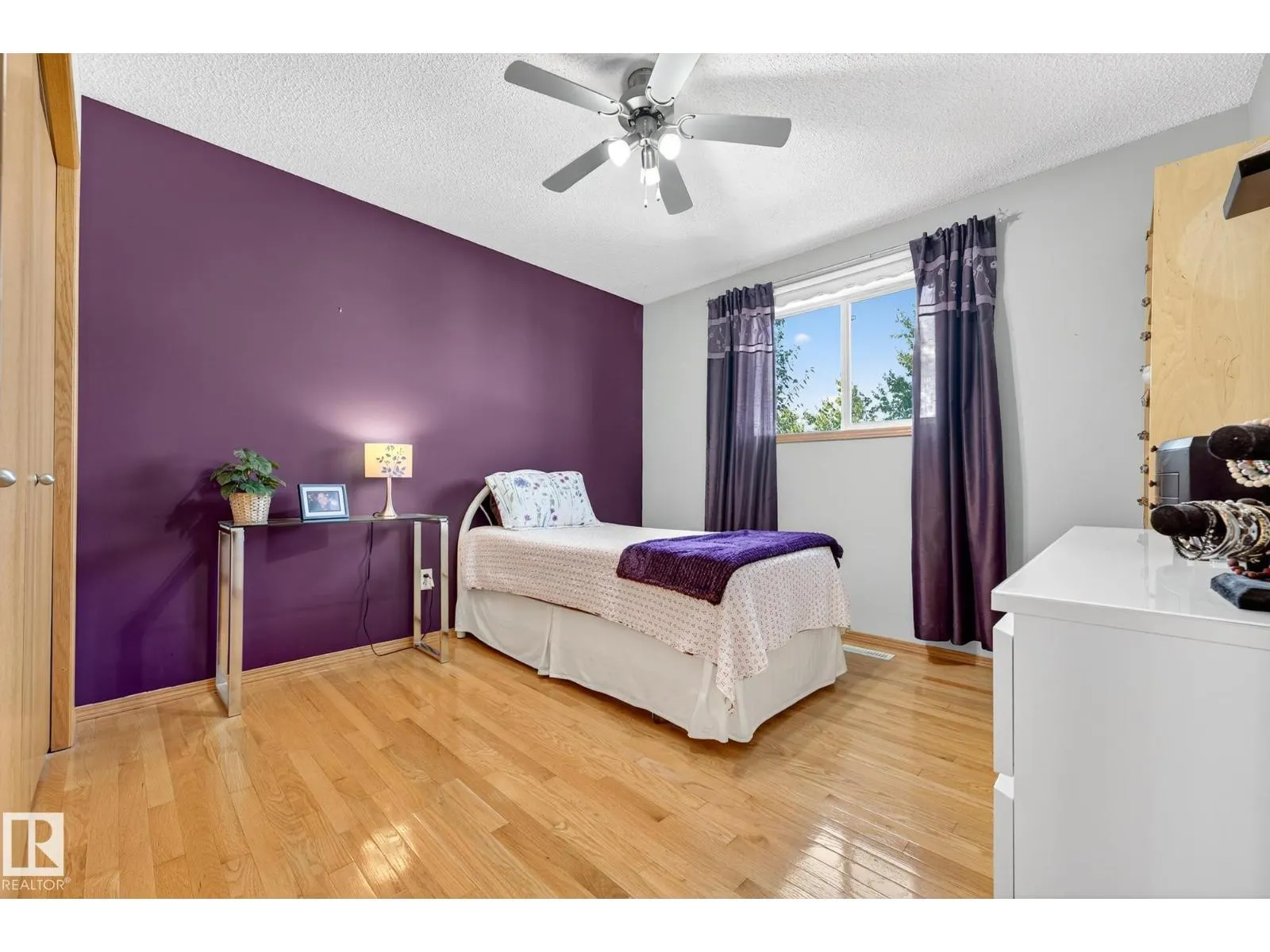 310 HILLIARD CL NW
