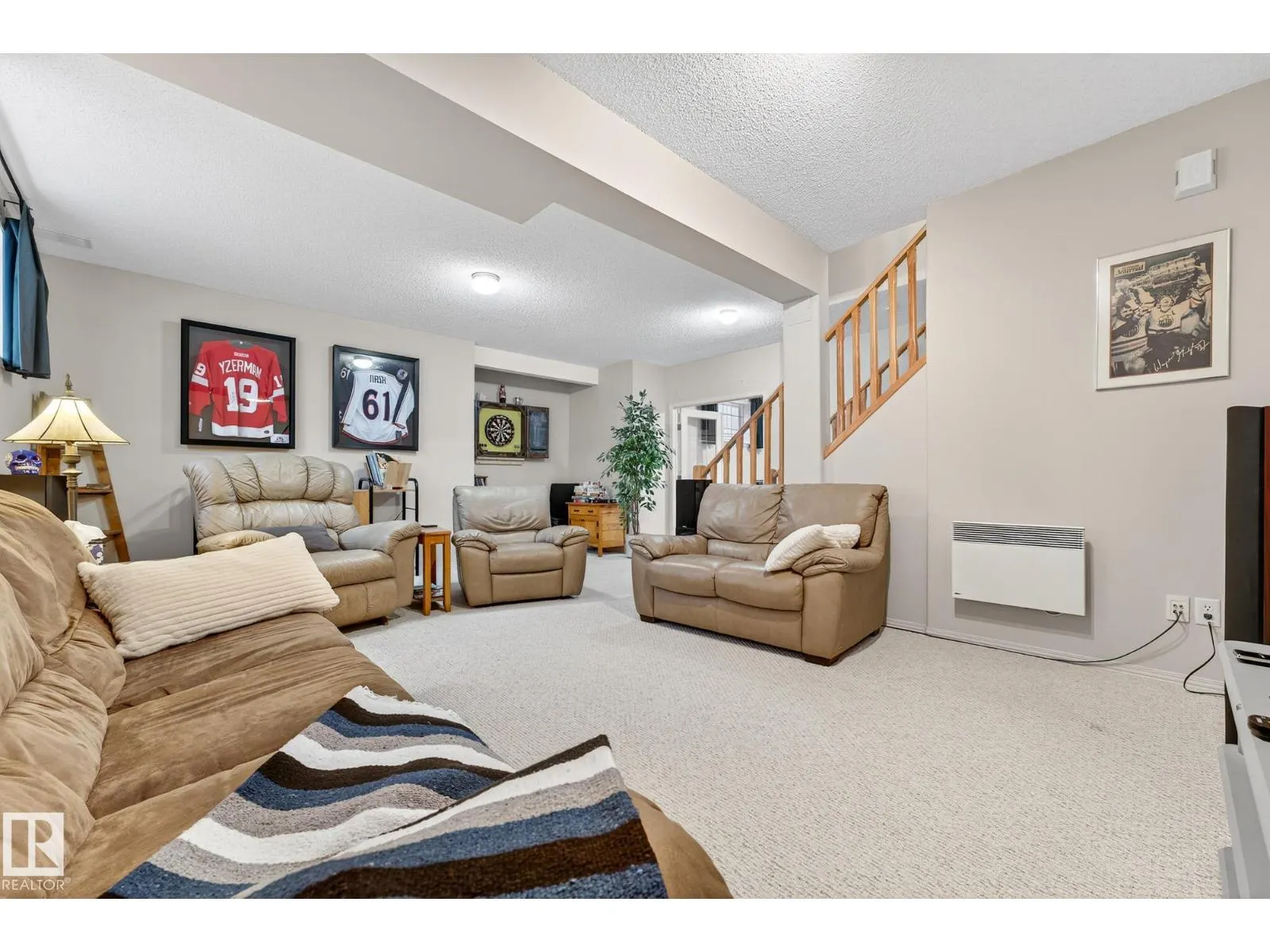 310 HILLIARD CL NW