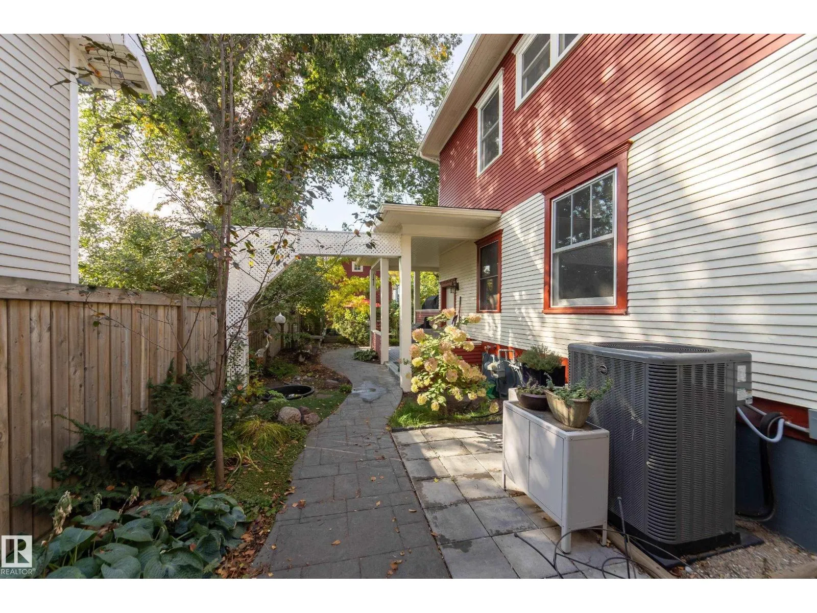 10828 125 ST NW